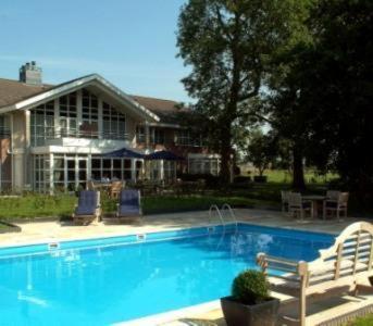Landhotel De Ijsvogel Sint Nicolaasga Exterior foto